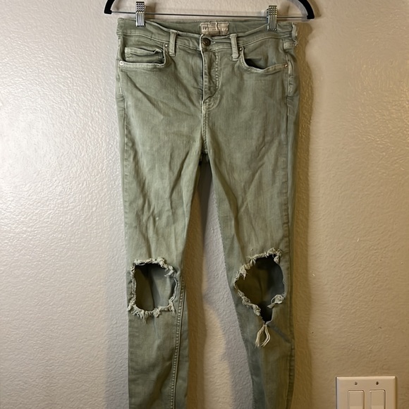 Free People Busted Knee Mid-rise Skinny Jeans in Moss 28 - Picture 4 of 6